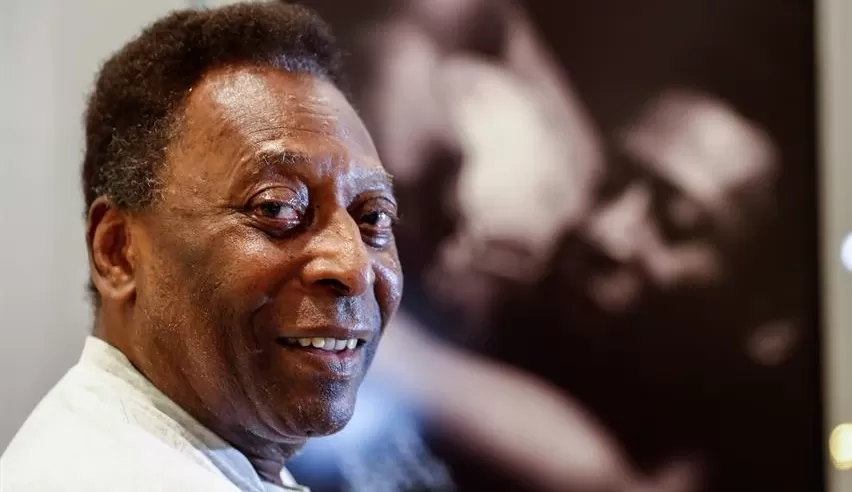 Internado para tratamento de câncer, Pelé piora e volta à UTI