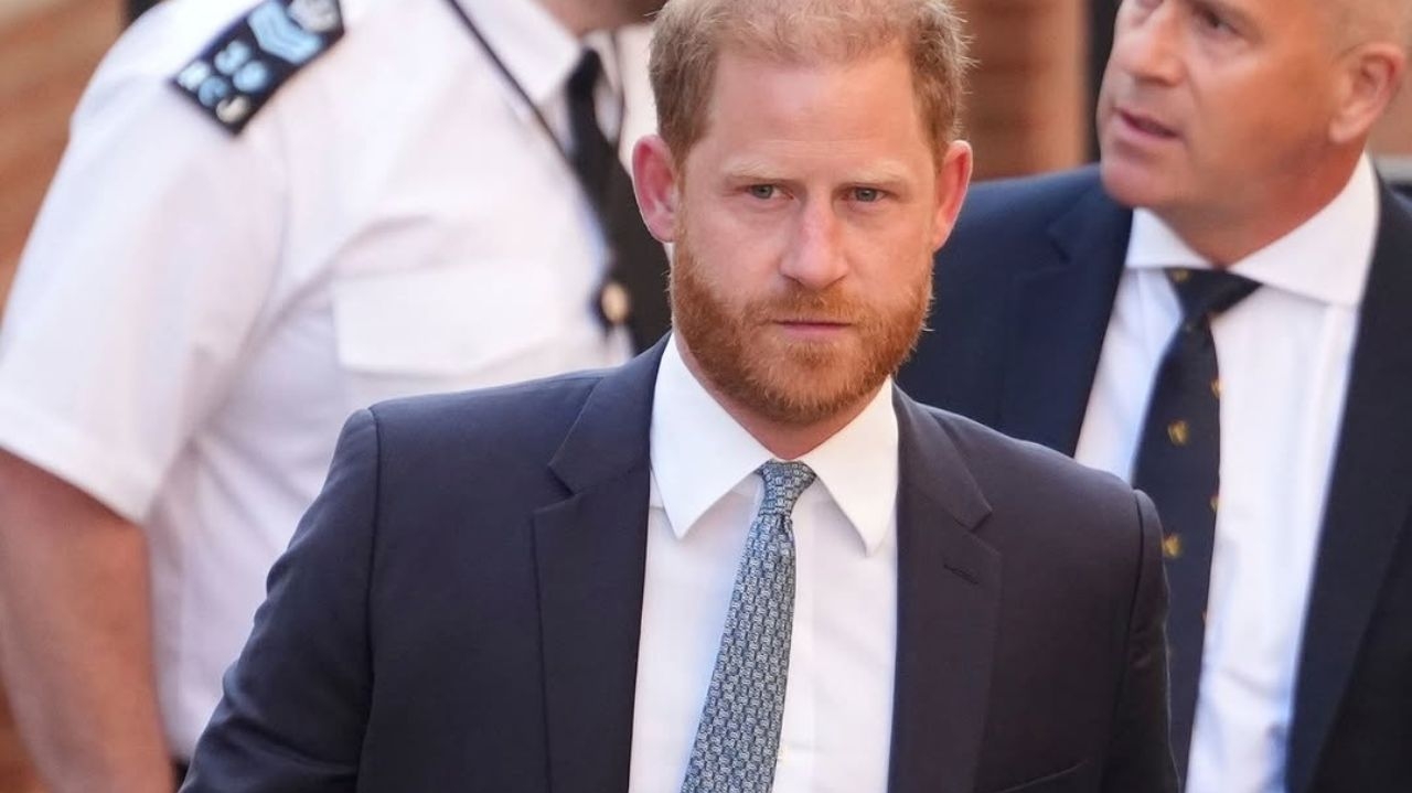 Príncipe Harry visita soldados feridos na Ucrânia  Lorena Bueri