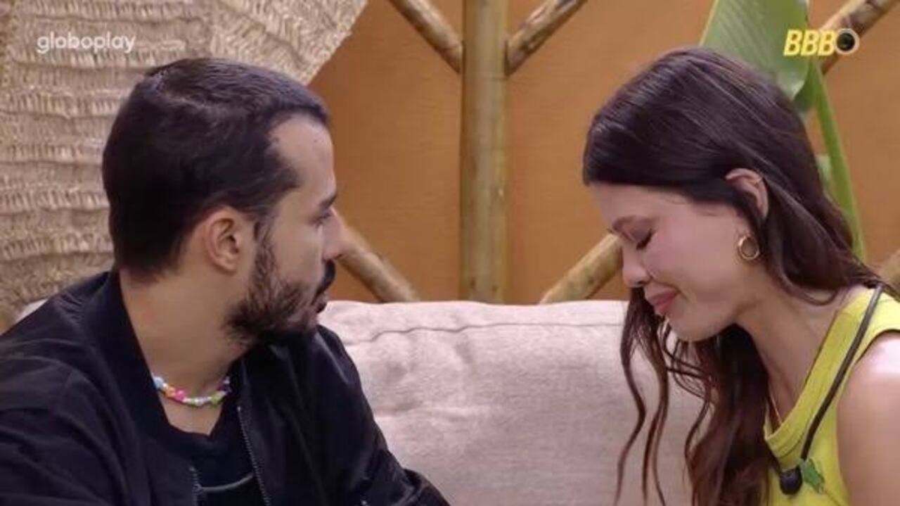 BBB 25: Vitória Strada chora após formação do Paredão Lorena Bueri