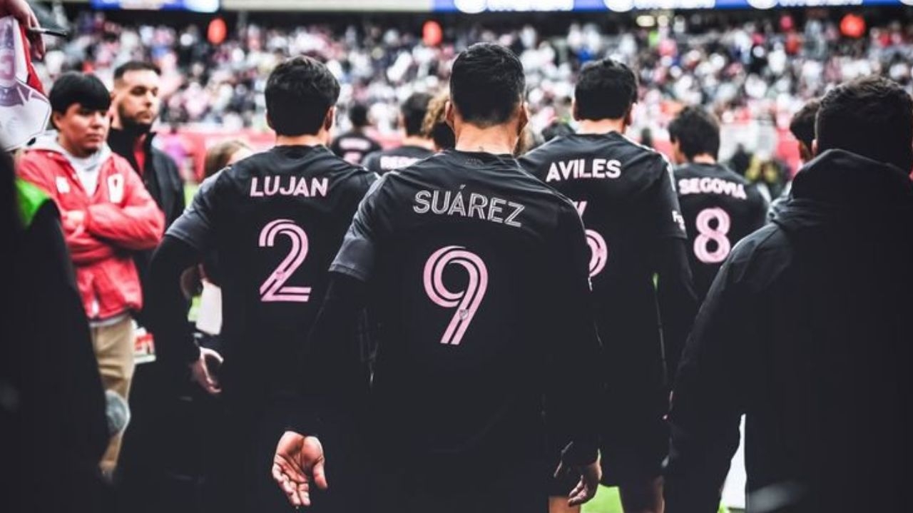 Suárez protagoniza tentativa de mordida em Jordi Alba durante confusão no Inter Miami  Lorena Bueri