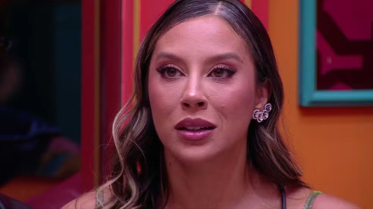 BBB 25: campeã Renata reage a cenas de romance com Maike Lorena Bueri