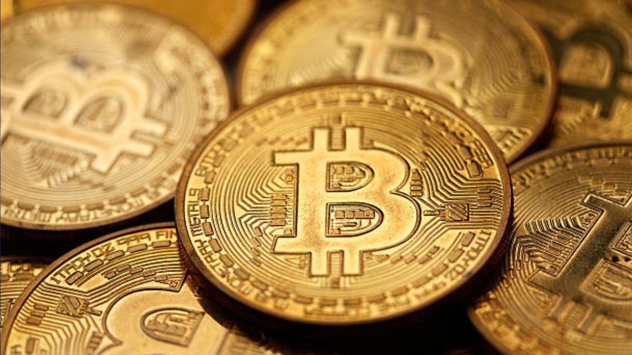  Bitcoin retoma alta e atinge o valor de US$ 95 mil em meio a instabilidade Lorena Bueri