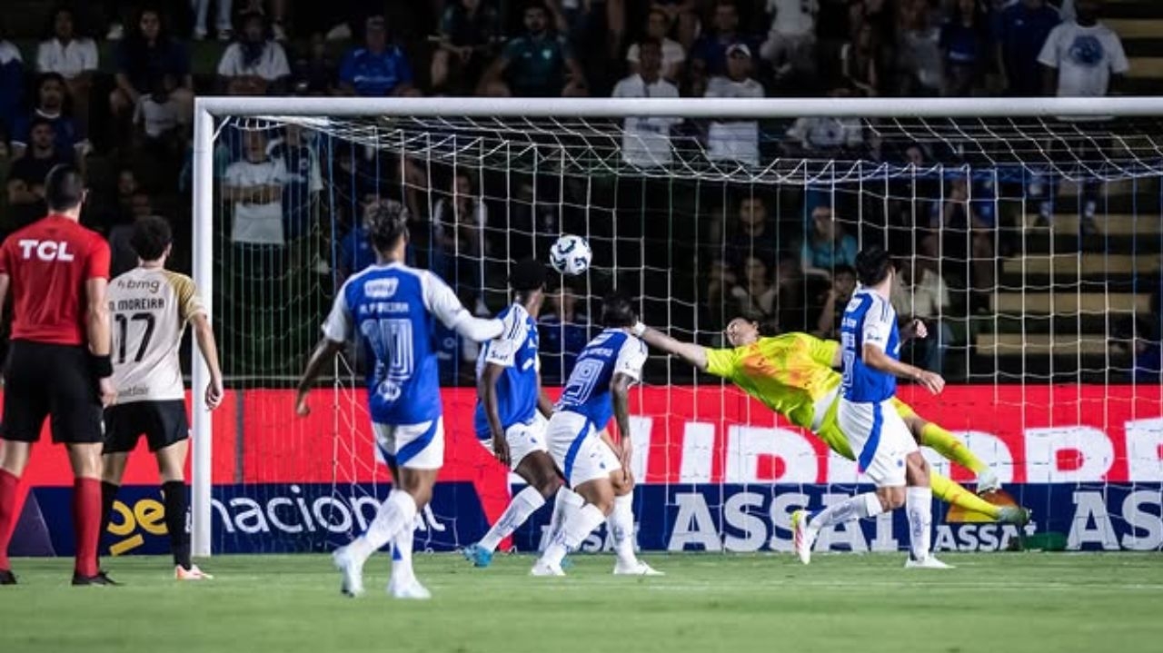 Cruzeiro despista falta de confiança e vence o Vasco no Brasileirão Lorena Bueri