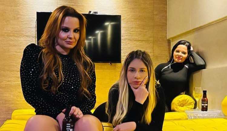 Marilia Mendonça, Maiara e Maraisa comemoram lançamento de novo hit em um motel