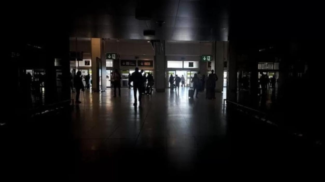 Apagão na Europa cancela voos e impede mãe de chegar ao parto da filha Lorena Bueri