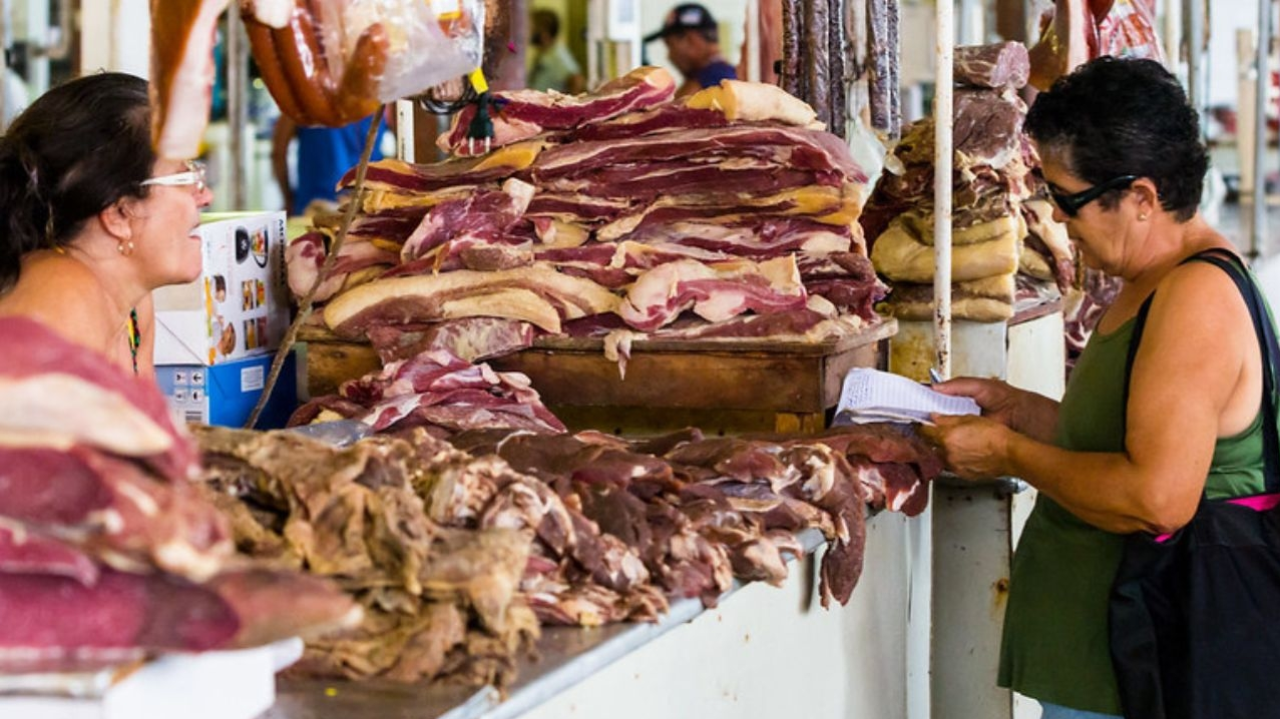 Alta nas exportações elevam preços da carne nos supermercados brasileiros Lorena Bueri