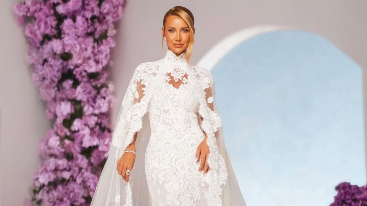 Ana Paula Siebert usa vestido de renda para renovar votos de casamento Lorena Bueri