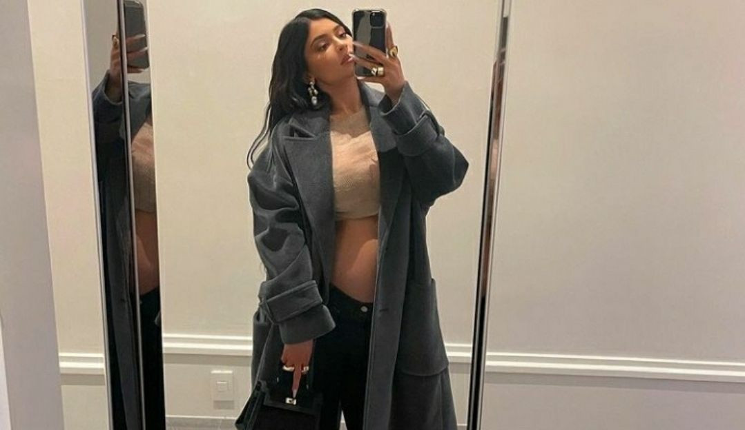 Kylie Jenner exibe a barriga durante gestação de seu segundo filho  