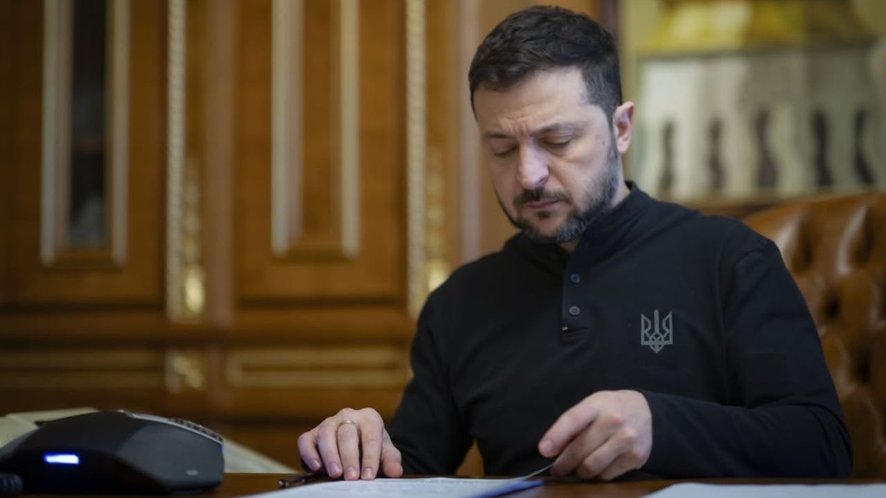 Guerra na Ucrânia: Zelensky classifica o acordo assinado com os EUA como “justo” Lorena Bueri