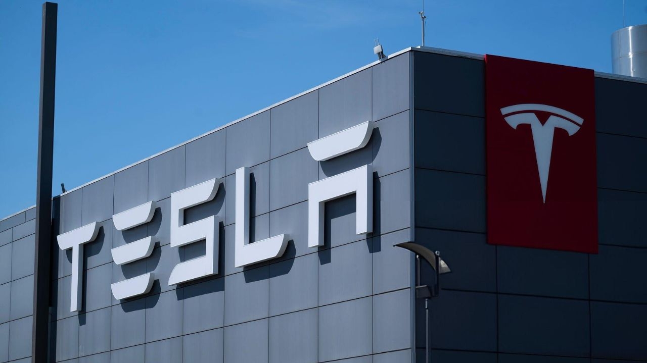 Tesla nega busca por substituto de Elon Musk Lorena Bueri