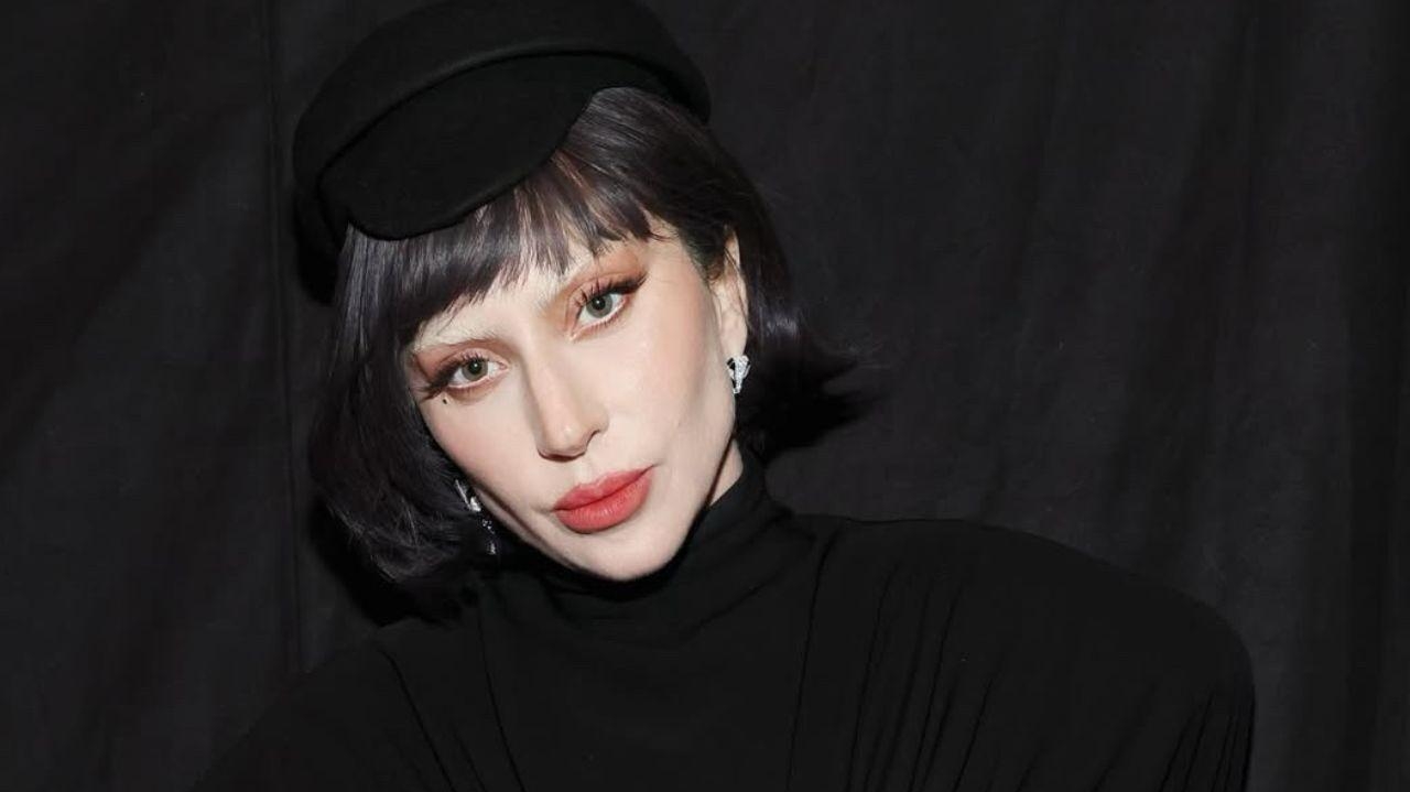 Lady Gaga faz aparição surpresa em ensaio no palco de Copacabana Lorena Bueri