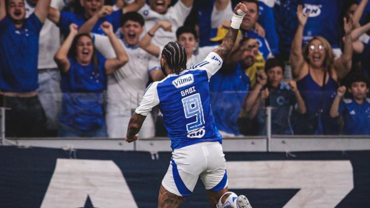 Gabigol reencontra o Flamengo, marca gol e ouve xingamentos da torcida Lorena Bueri