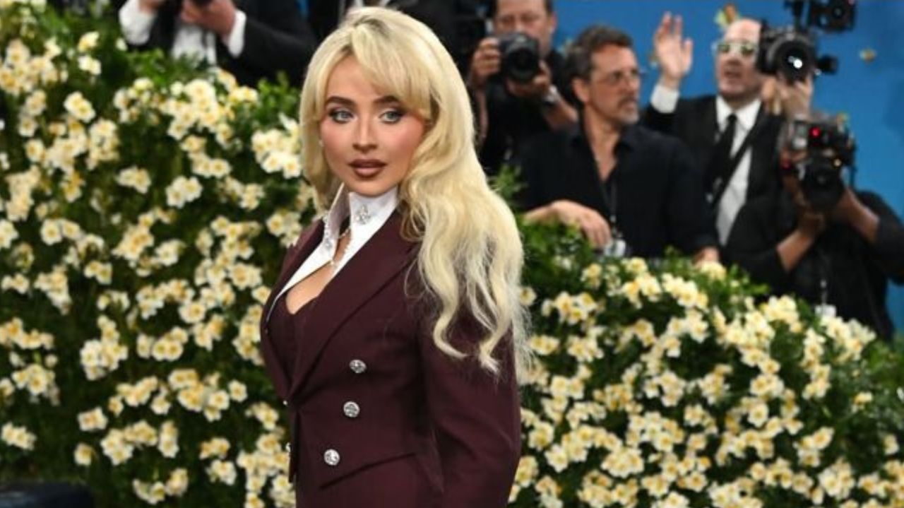 Met Gala: Sabrina Carpenter brilha com look exclusivo da Louis Vuitton por Pharrell Lorena Bueri