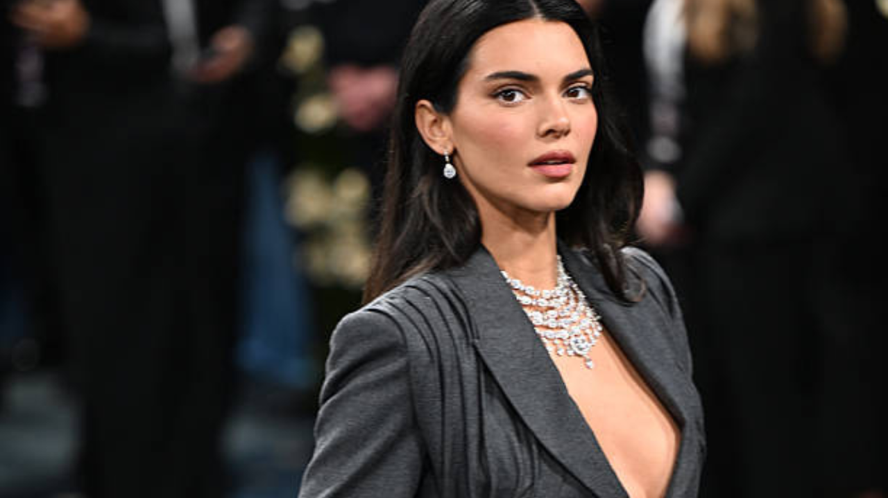 Met Gala: Kendall Jenner brilha com look da designer britânica Tori Shejue Lorena Bueri