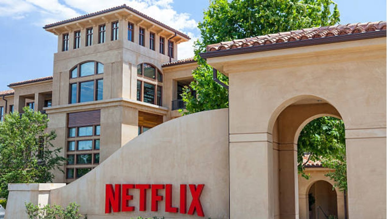 Valor de mercado da Netflix recua após política tarifária de Trump Lorena Bueri