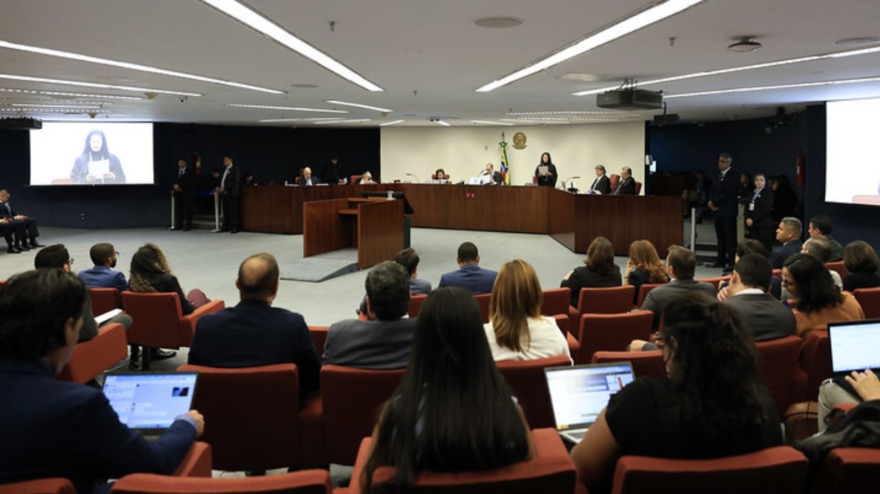 STF torna mais sete denunciados em réus por tentativa de golpe de Estado no Brasil Lorena Bueri