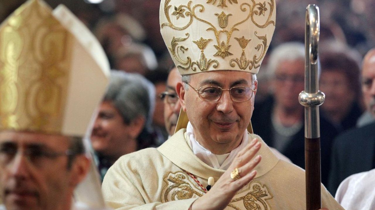 Dominique Mamberti é o cardeal que vai anunciar novo papa Lorena Bueri