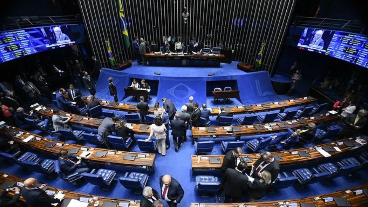 Senado aprova Projeto de Lei que garante 30% de cotas raciais em concursos públicos  Lorena Bueri