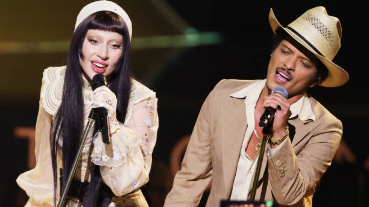 Parceria de Lady Gaga e Bruno Mars bate recorde no Spotify Lorena Bueri