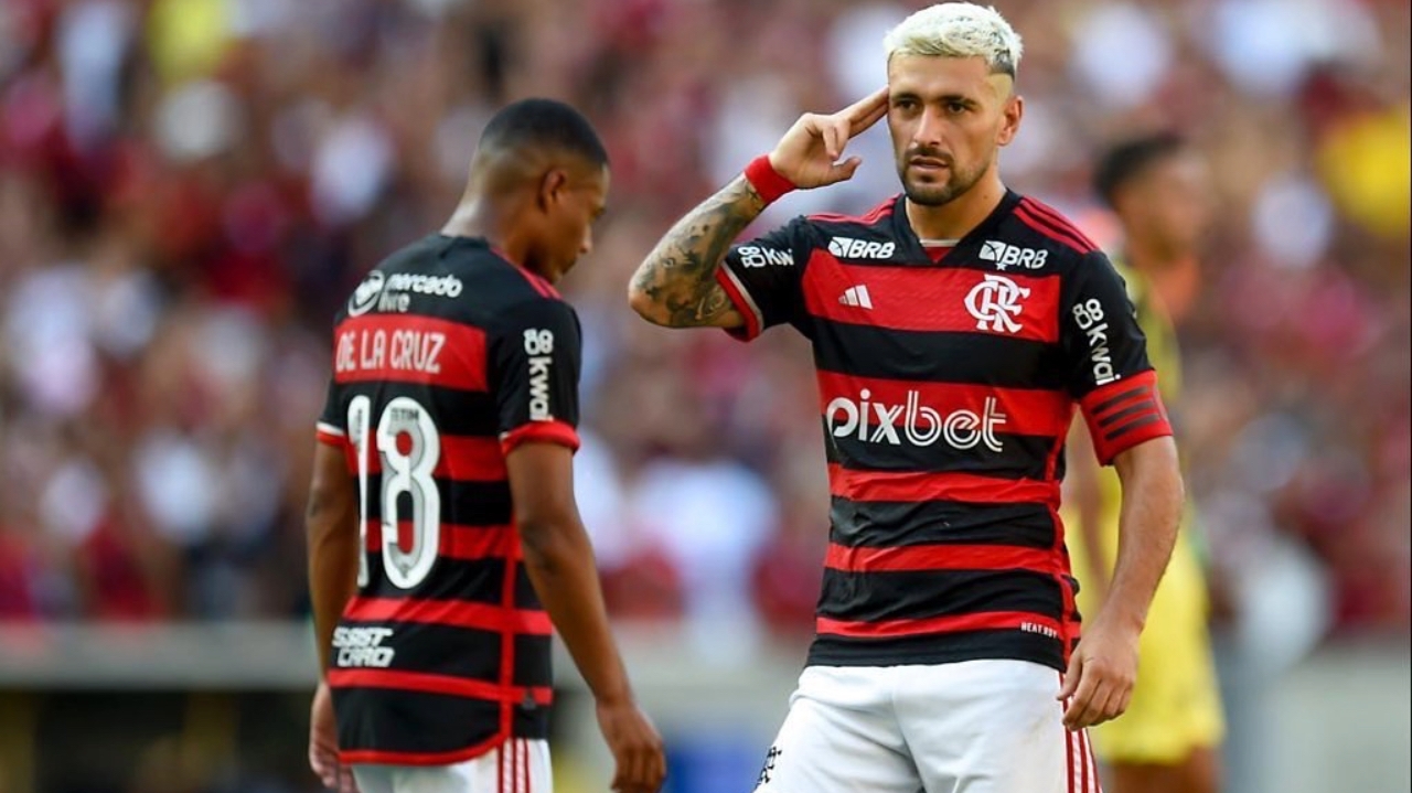 Flamengo paralisa renovação de Arrascaeta e surpreende empresários do camisa 10 Lorena Bueri