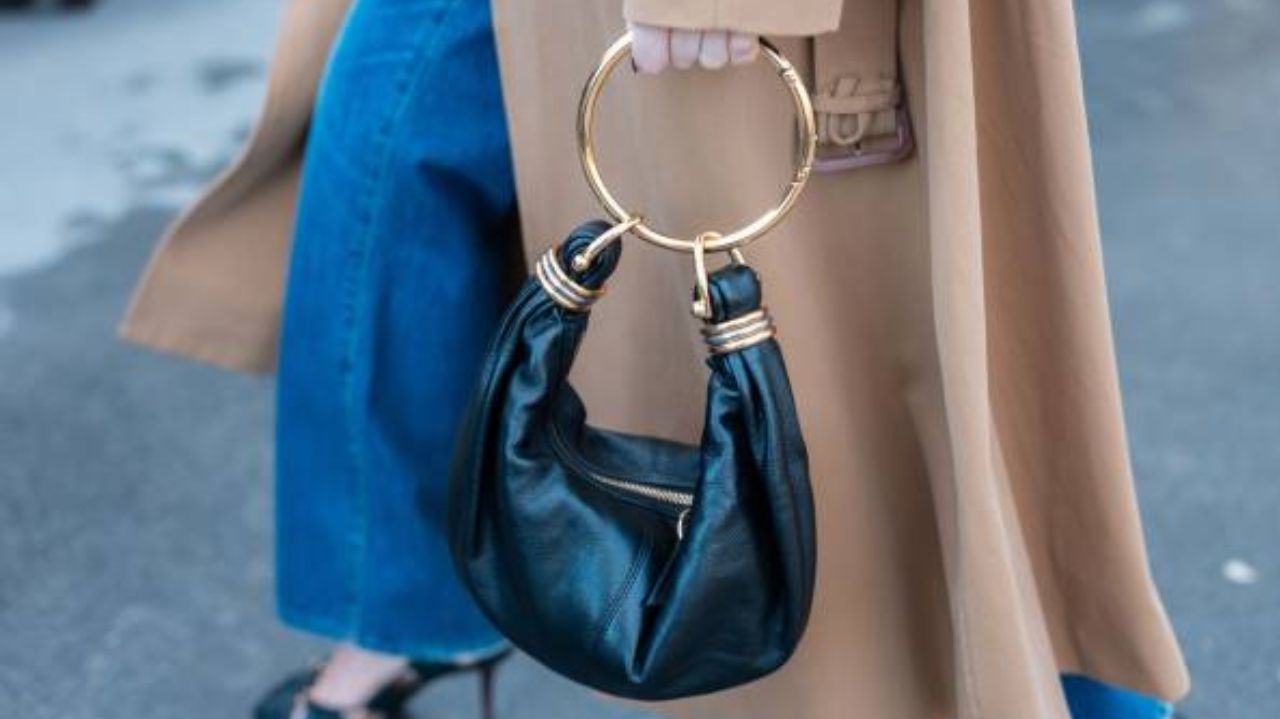 Bolsas boho definem a moda da temporada primavera-verão 2025 Lorena Bueri