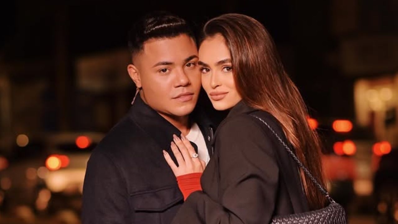 Felipe Araújo faz pedido de casamento para a namorada Lara Prado Lorena Bueri