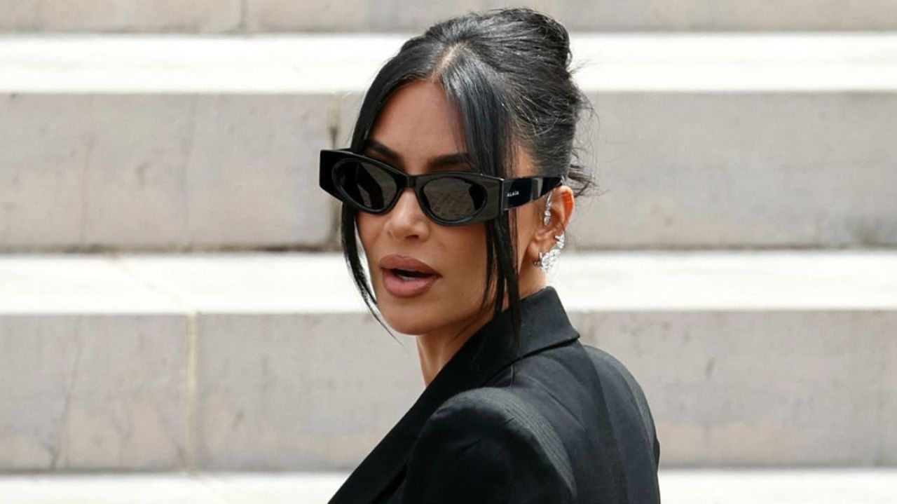 Kim Kardashian depõe sobre assalto em Paris: 'Tinha certeza que seria estuprada' Lorena Bueri