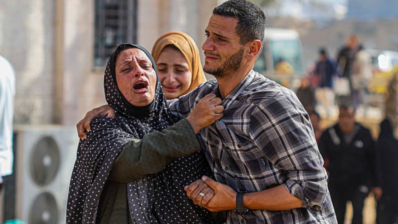 Ataques de Israel matam 70 pessoas em Gaza Lorena Bueri