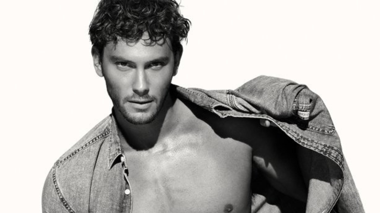 Calvin Klein eleva a temperatura com Cooper Koch vestindo os itens essenciais de Verão Lorena Bueri