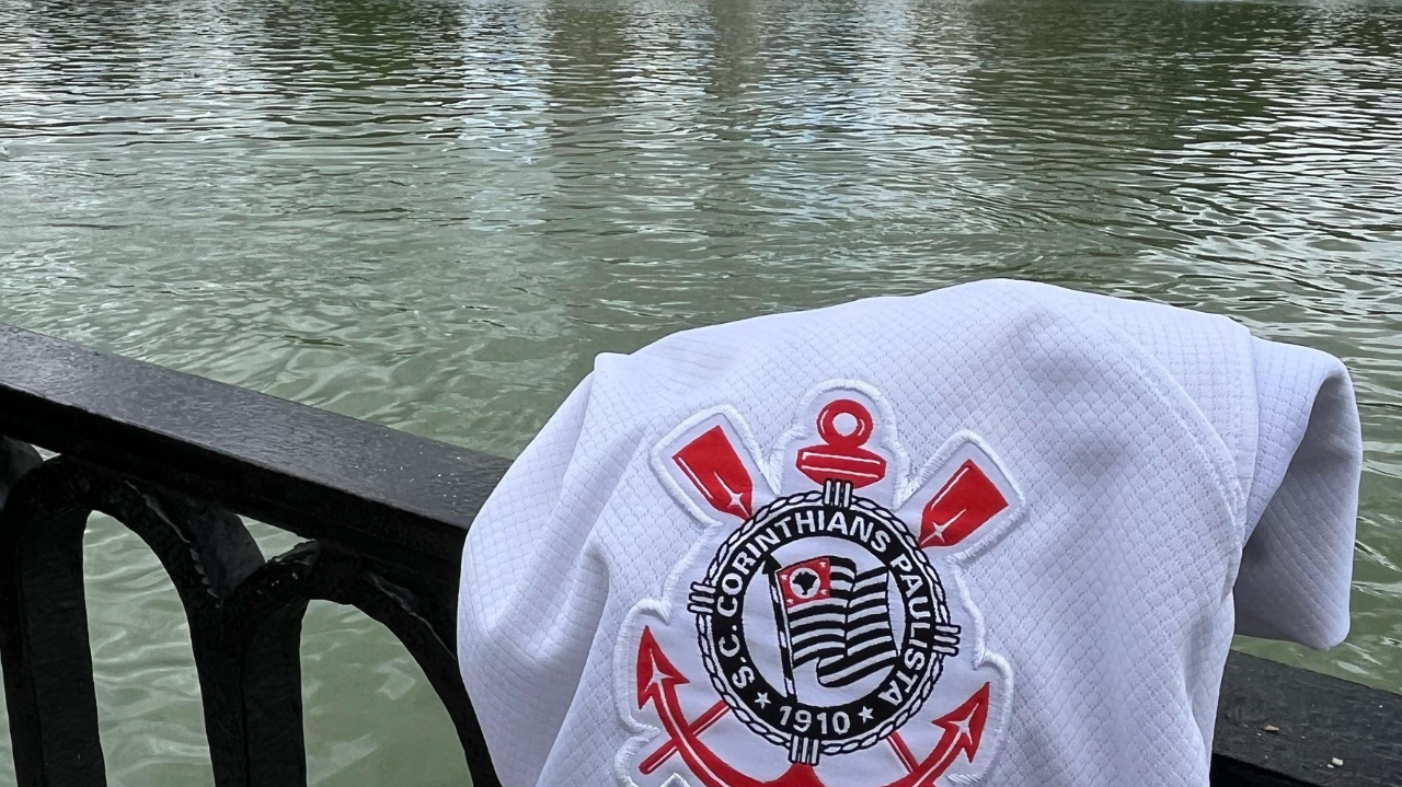 Corinthians emite nota oficial e afirma ser vítima no caso 'Vai de Bet' Lorena Bueri