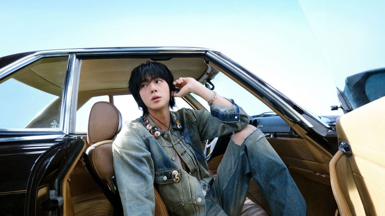 Jin estreia 'Echo' com balada romântica e marca sua volta após hiato do BTS Lorena Bueri