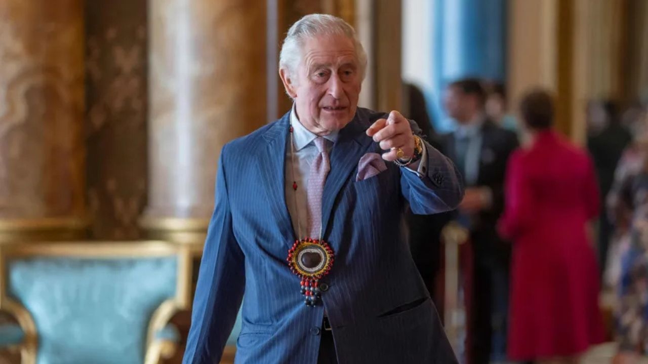 Rei Charles III dá atualização sobre tratamento contra o câncer Lorena Bueri