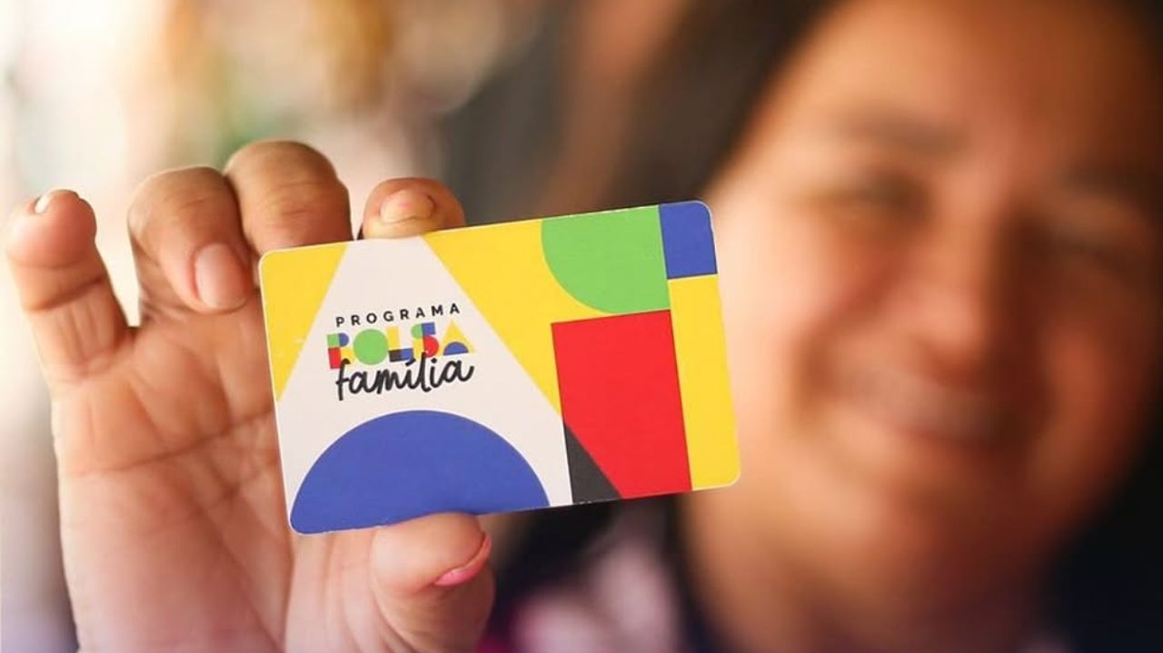 Haddad descarta reajuste do Bolsa Família que custaria R$ 28bi anuais aos cofres públicos  Lorena Bueri