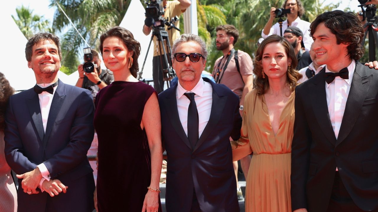 “O Agente Secreto”: filme brasileiro é ovacionado por 13 minutos no Festival de Cannes Lorena Bueri