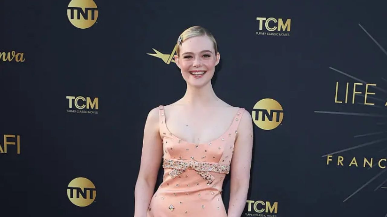 Elle Fanning é anunciada como nova Effie Trinket em 'Jogos Vorazes: Amanhecer na Colheita' Lorena Bueri