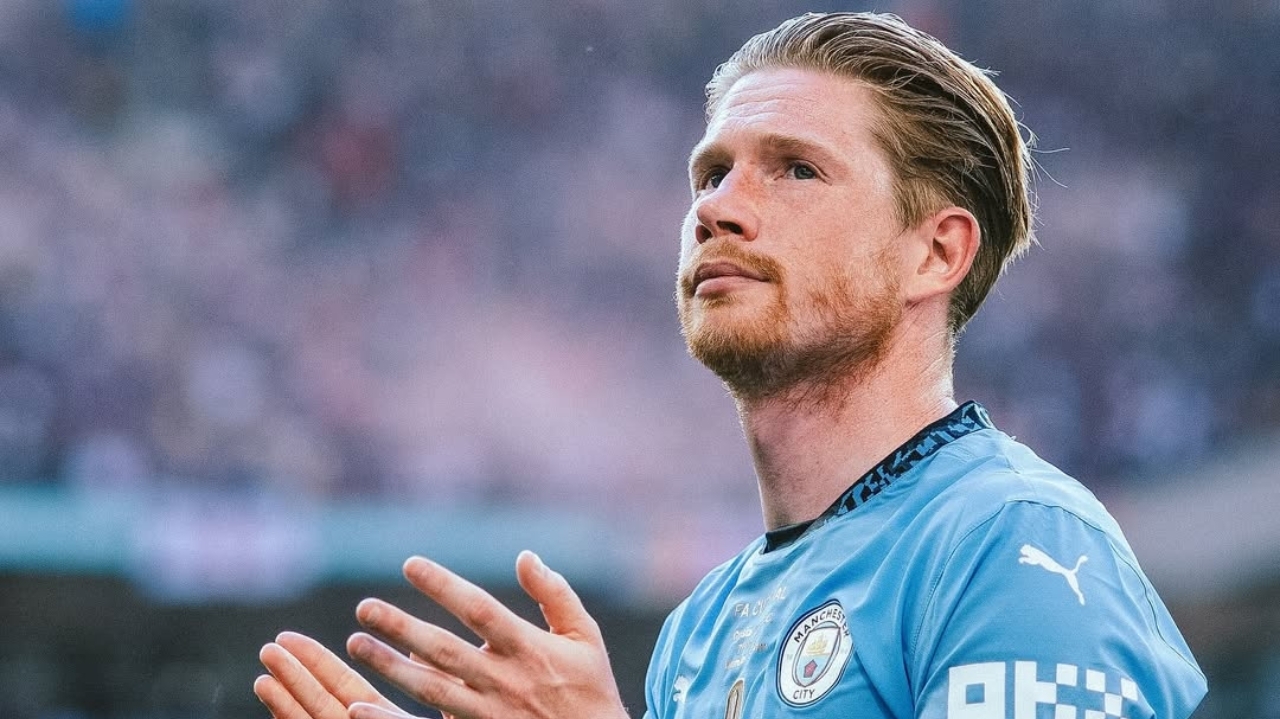 De Bruyne se despede da torcida do Manchester City com vitória e homenagem Lorena Bueri