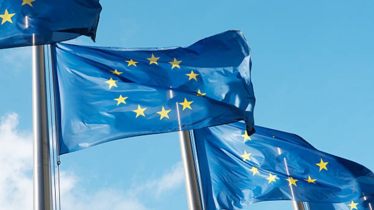 União Europeia pretende taxar produtos importados para o continente Lorena Bueri
