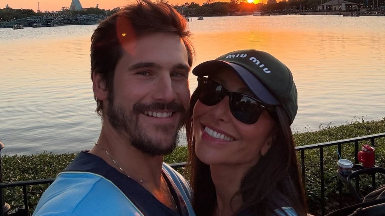Sabrina Sato expõe vida sexual com Nicolas na rede social Lorena Bueri
