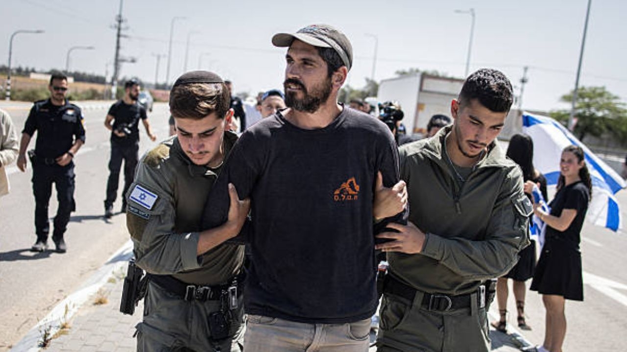 Protesto israelense tenta impedir entrada de suprimentos em Gaza Lorena Bueri