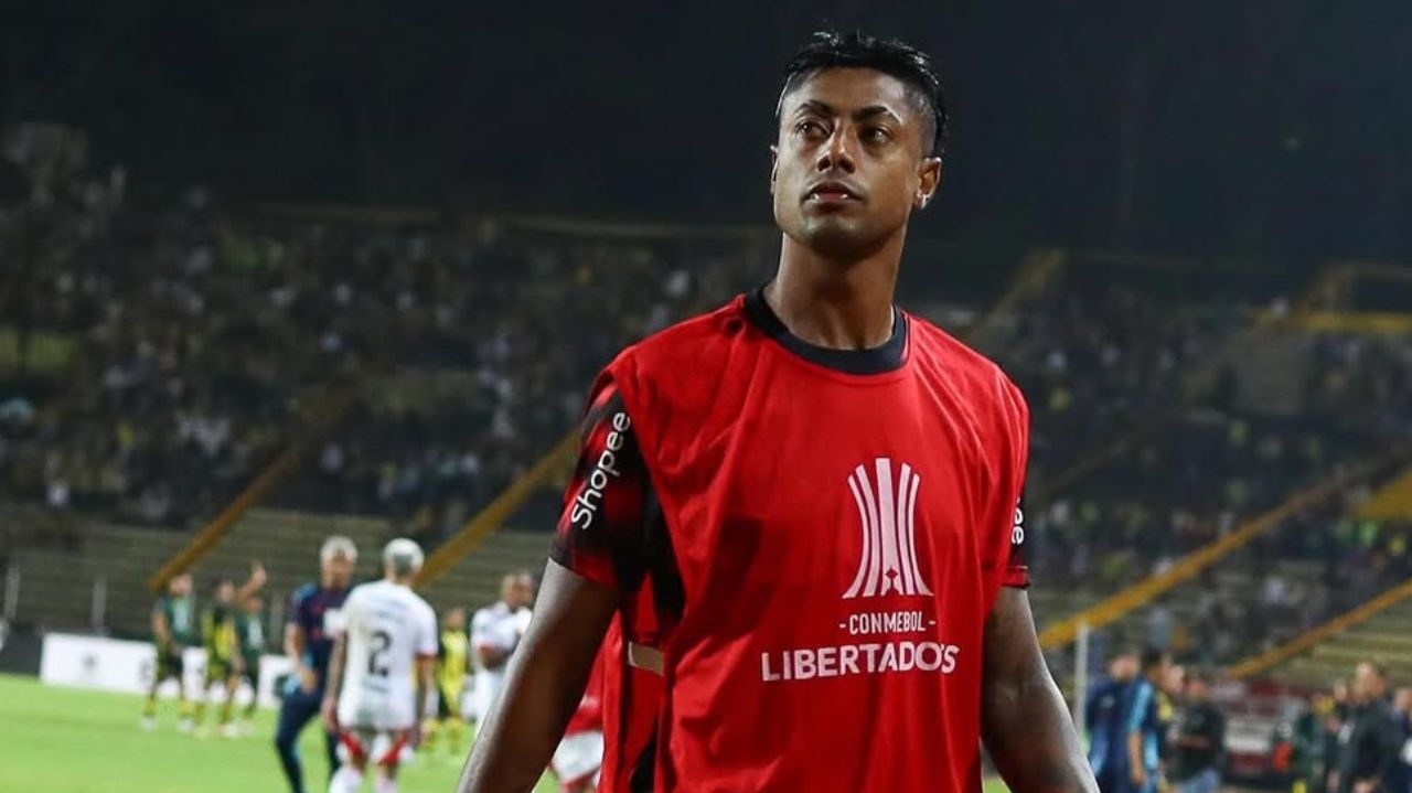 Defesa de Bruno Henrique pede arquivamento de investigação contra jogador Lorena Bueri