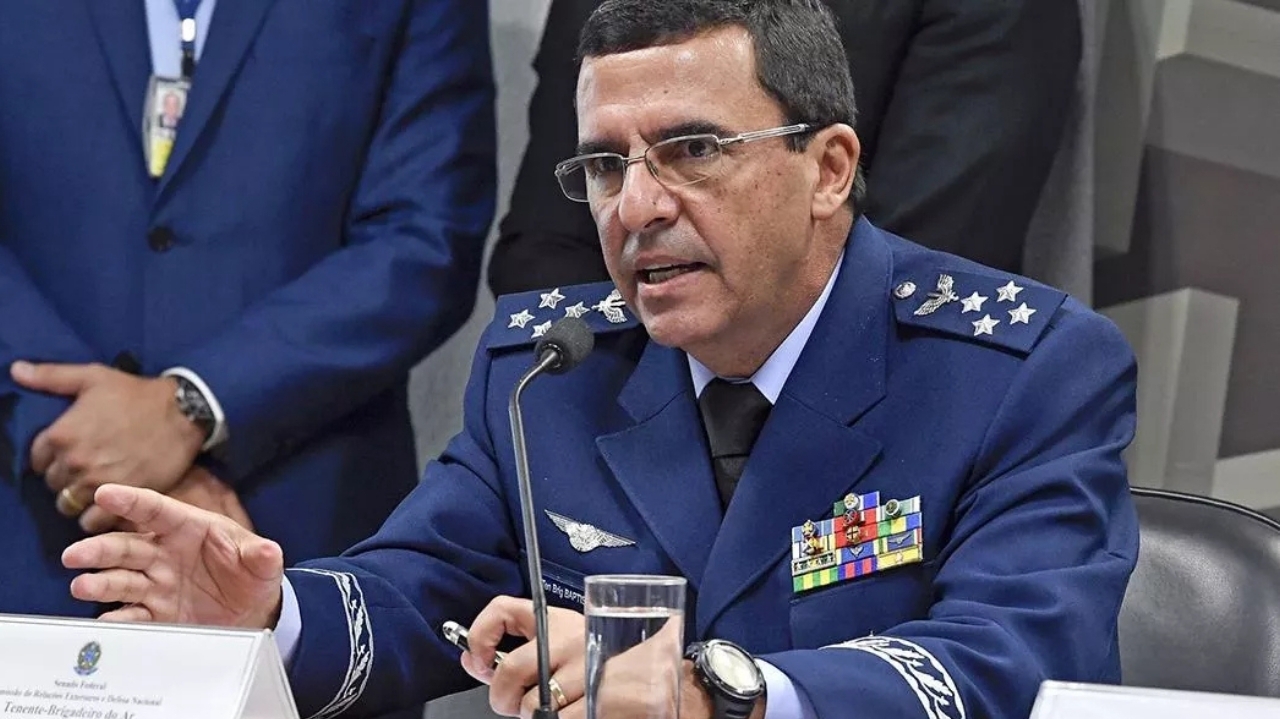 Baptista Junior diz que Freire Gomes ameaçou dar voz de prisão a Bolsonaro Lorena Bueri