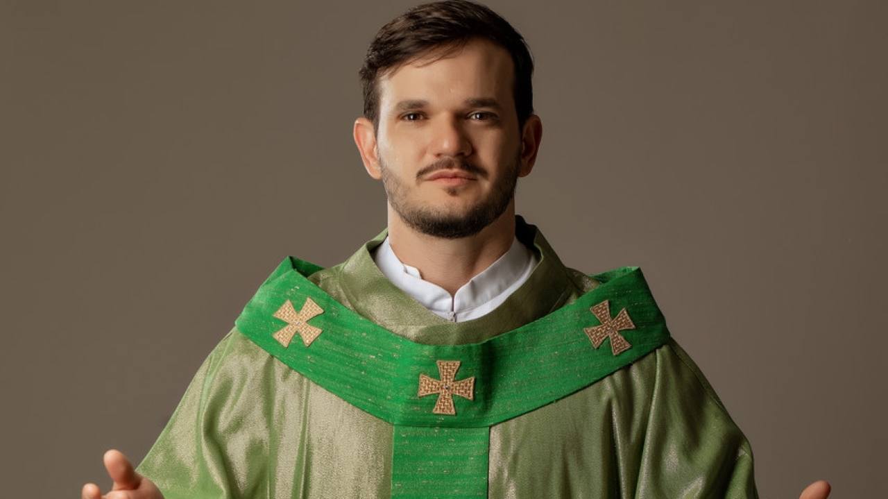Padre Patrick responde mãe de Virginia sobre participação na CPI Lorena Bueri