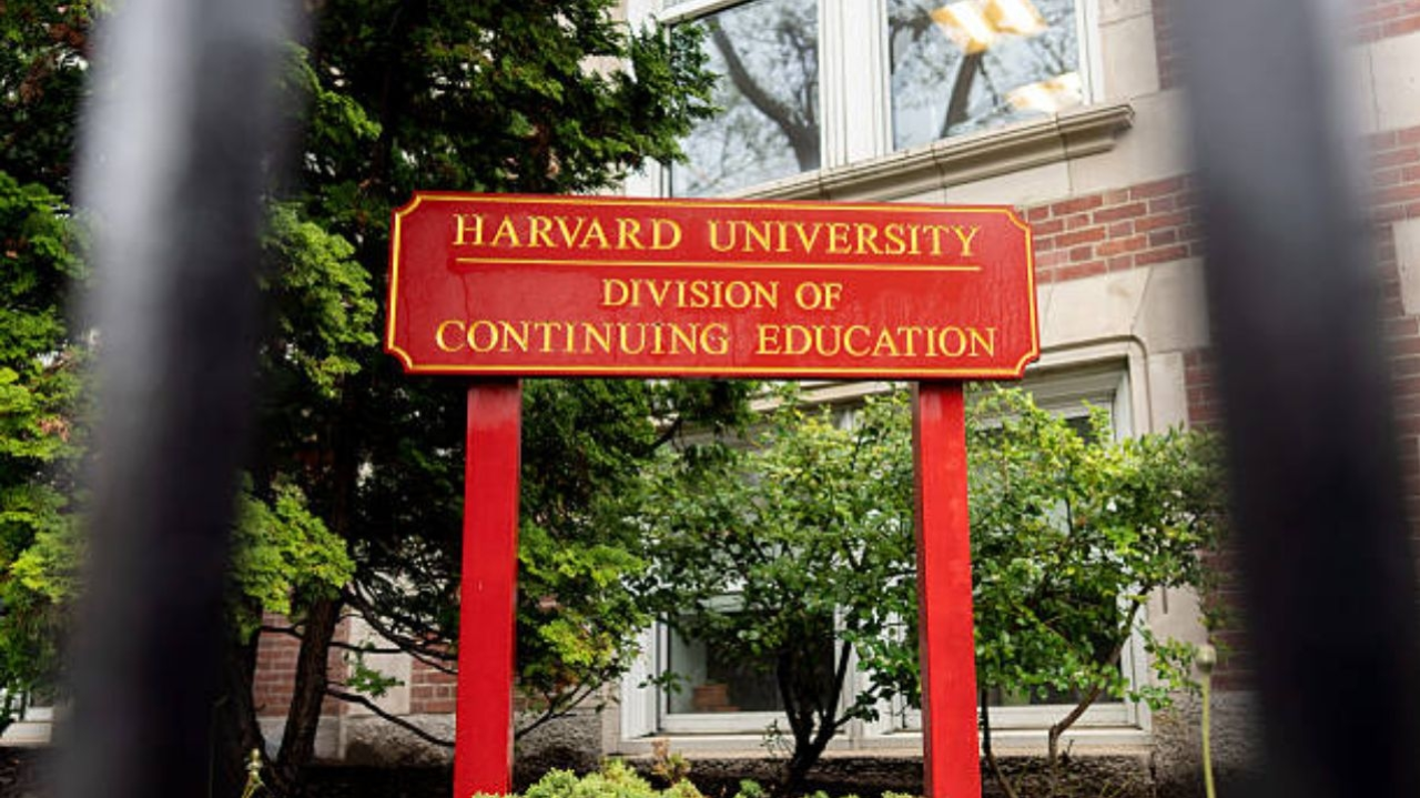 Justiça bloqueia decisão de Donald Trump contra Harvard Lorena Bueri