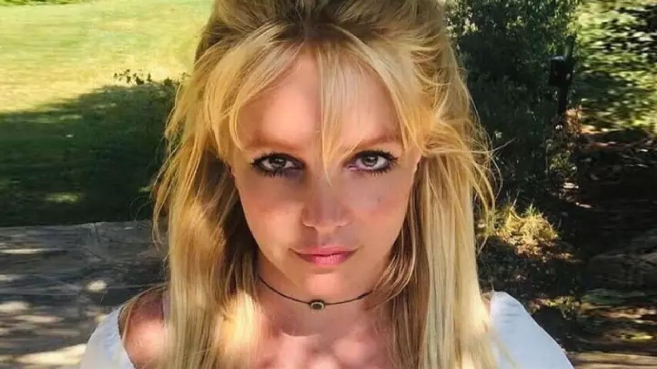 Britney Spears se pronuncia após confusão em aeroporto: ‘Primeira vez bebendo vodka’ Lorena Bueri