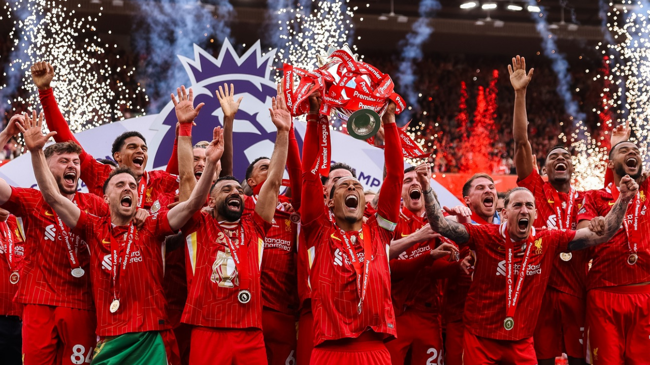 Salah iguala recorde histórico e duelo de campeões termina empatado  Lorena Bueri