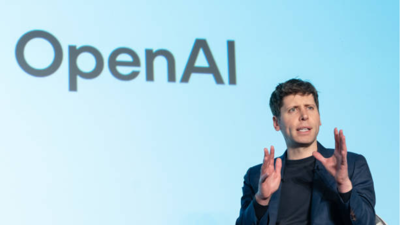 OpenAI adquire startup de Jony Ive e entra no mercado de hardware Lorena Bueri