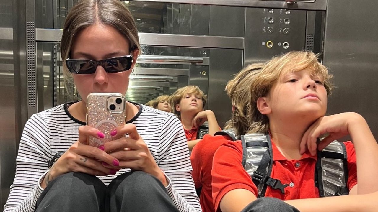 Carol Dantas e Davi Lucca ficam presos em elevador e registram o momento Lorena Bueri