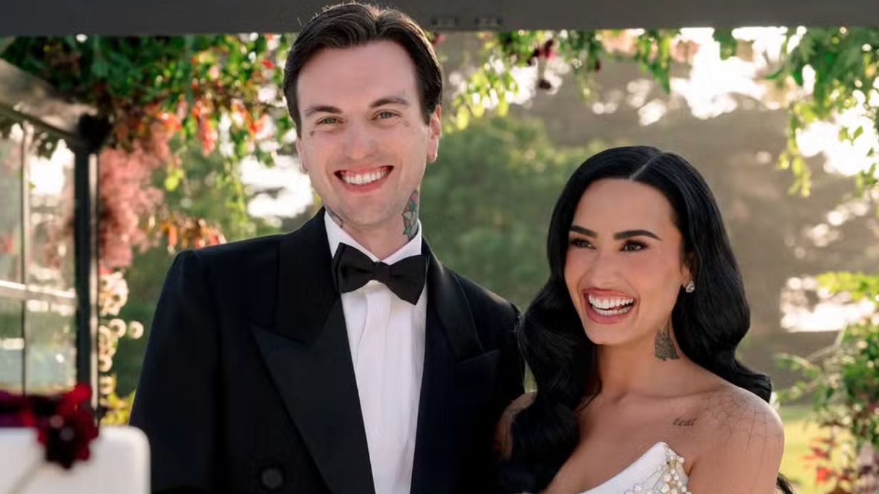 Demi Lovato e Jutes realizam cerimônia privada em Santa Bárbara Lorena Bueri
