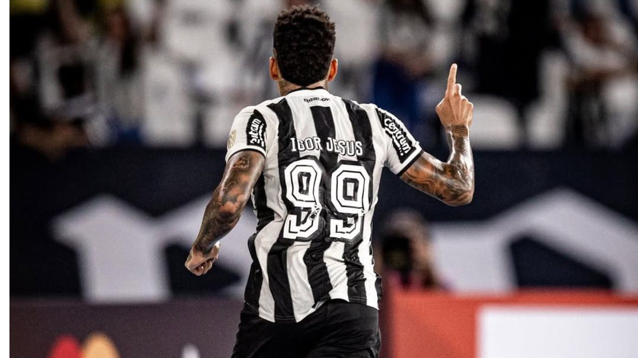 Diante de Ancelotti, Igor Jesus dá show em campo pelo Botafogo Lorena Bueri