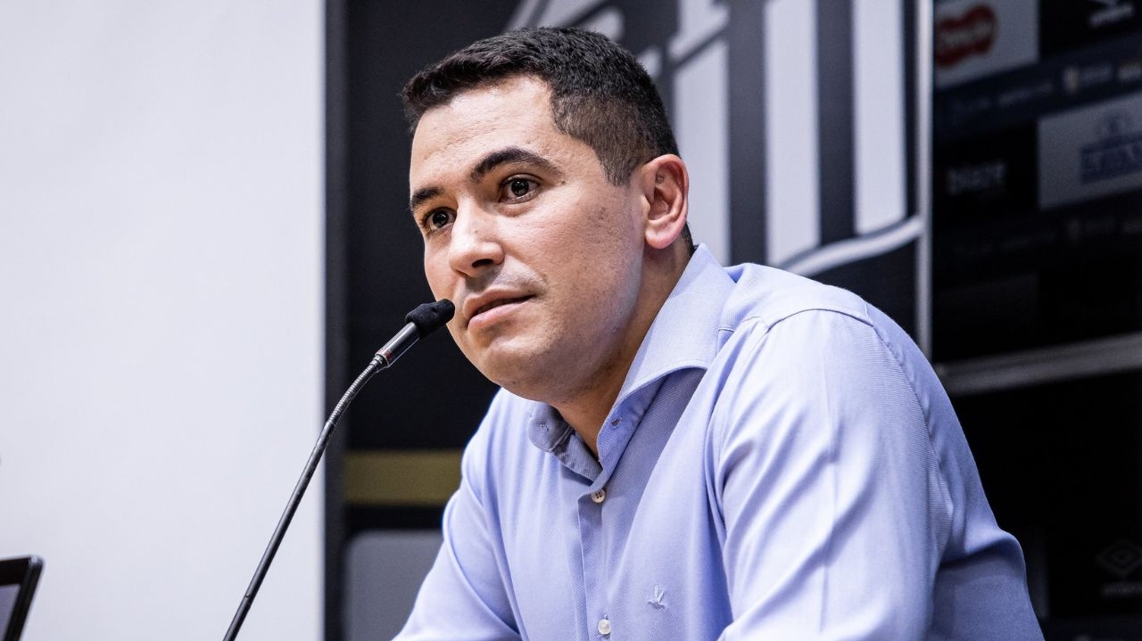 Santos busca novo CEO após desligamento de Pedro Martins Lorena Bueri